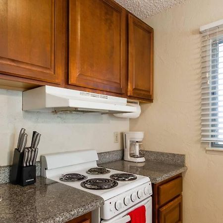 Lovely 1 Bedroom With Kitchen, Free Wifi & Parking คาปา ภายนอก รูปภาพ