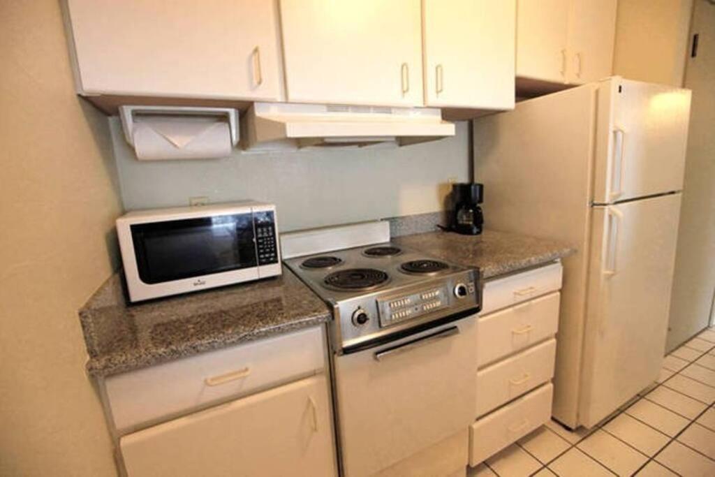 Lovely 1 Bedroom With Kitchen, Free Wifi & Parking คาปา ภายนอก รูปภาพ